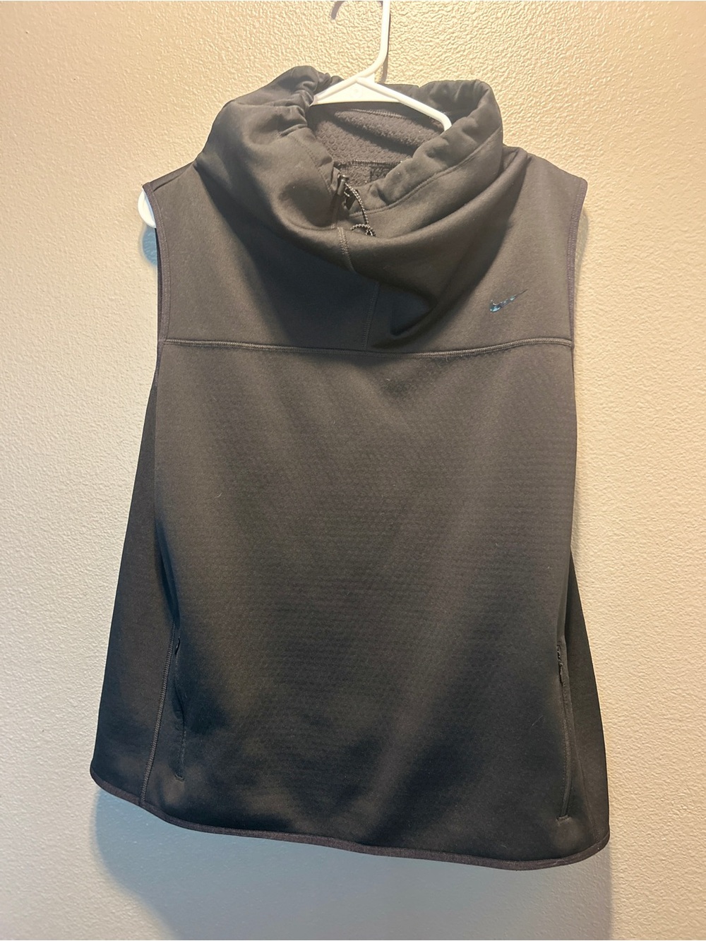 Nike Therma-FIT Cowl Neck Sleeveless Pullover Vest Black Women's XL Fitted